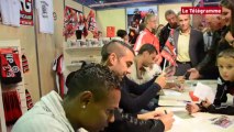 Séance de signature d'autographes de l'équipe d'En Avant Guingamp 2013 / 2014