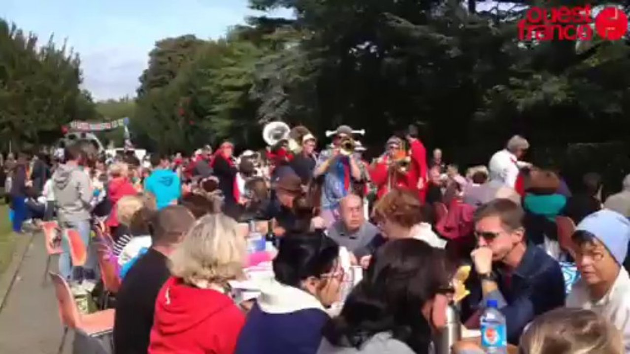 Picnic on the bridge sur le pont Albert-Louppe - Picnic on the bridge