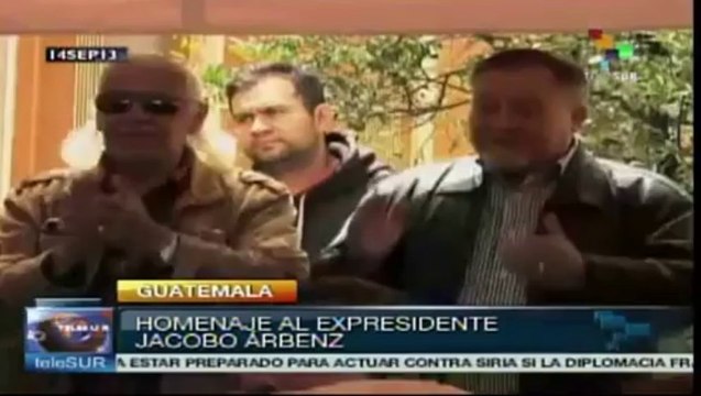 Rinden homenaje guatemaltecos al presidente Jacobo Arbenz