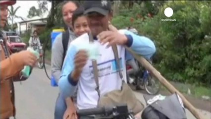 Indonesia: Mount Sinaburg erupts