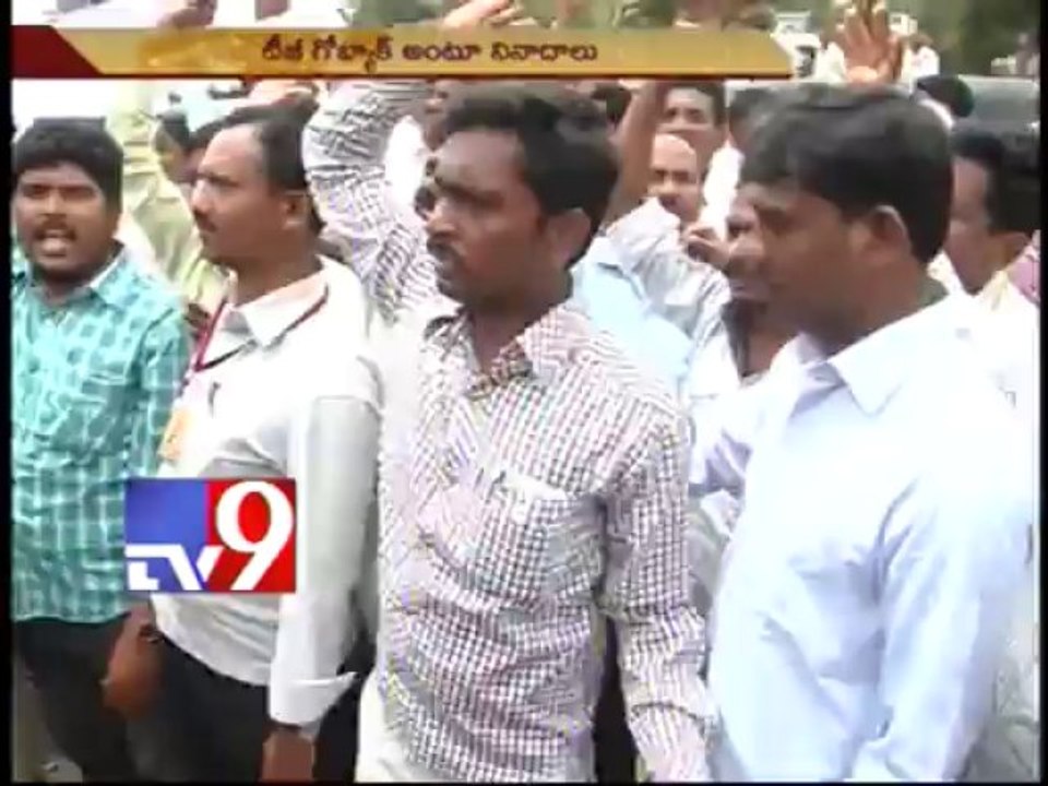Chappal thrown on TG Venkatesh car