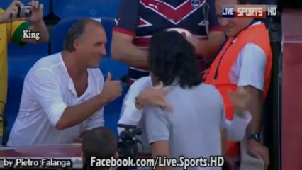 Cavani regala la sua maglia ad un tifoso disabile del PSG