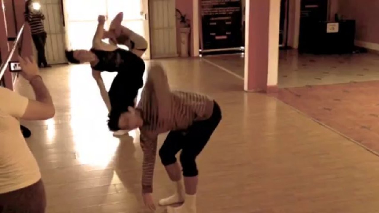 PEOPLE HELP THE PEOPLE ! Grandes maestros bailarines y seres humanos Krizz ,tris-t, Diego