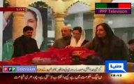aseefa and bakhtawar bhutto zardari visit grave of benazir bhutto