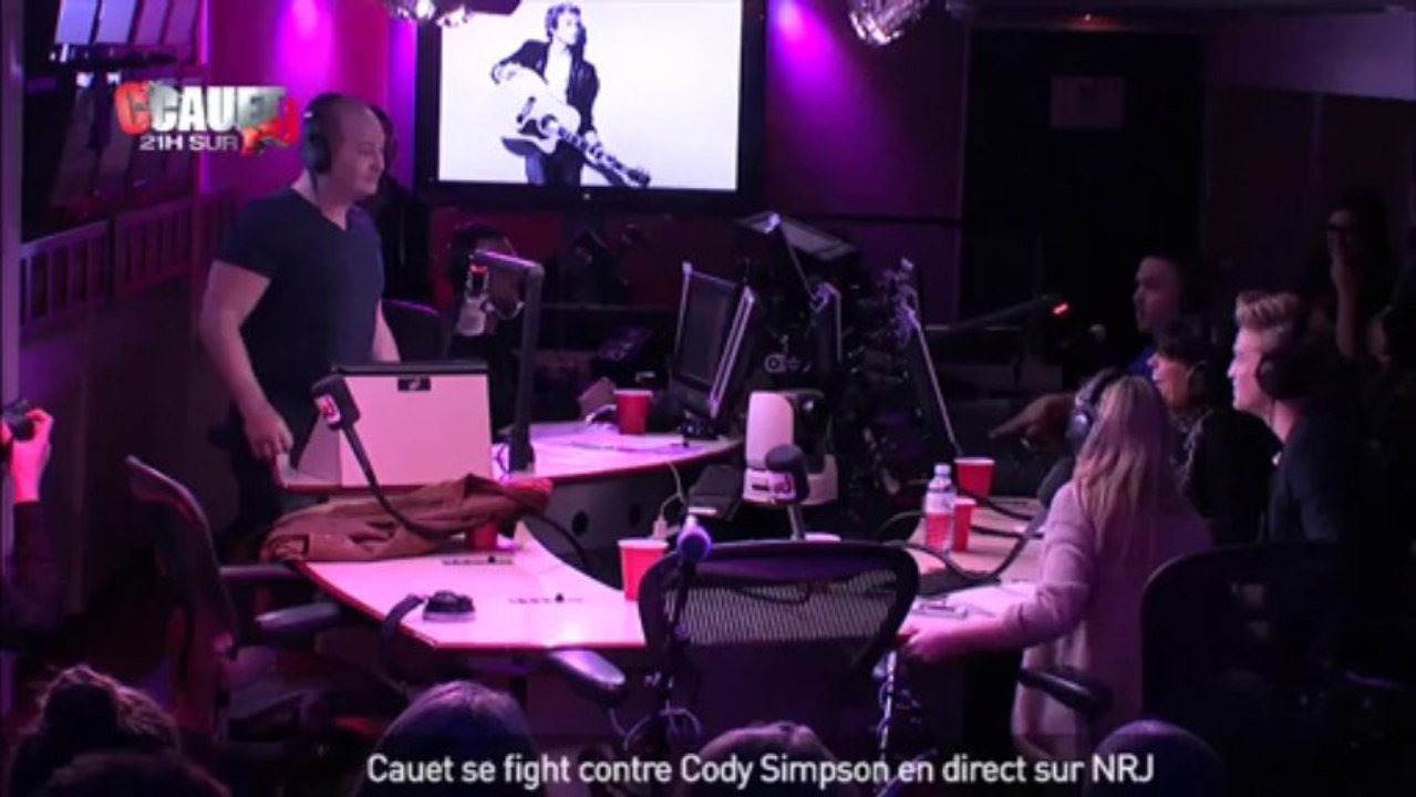Cauet se fight contre Cody Simpson en direct sur NRJ - C'Cauet sur NRJ