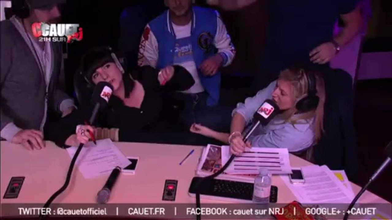 Marion et Julie font les ciseaux en direct sur NRJ ! - C'Cauet sur NRJ