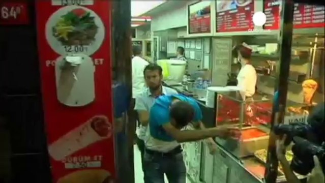 Batalla campal en las calles de Estambul