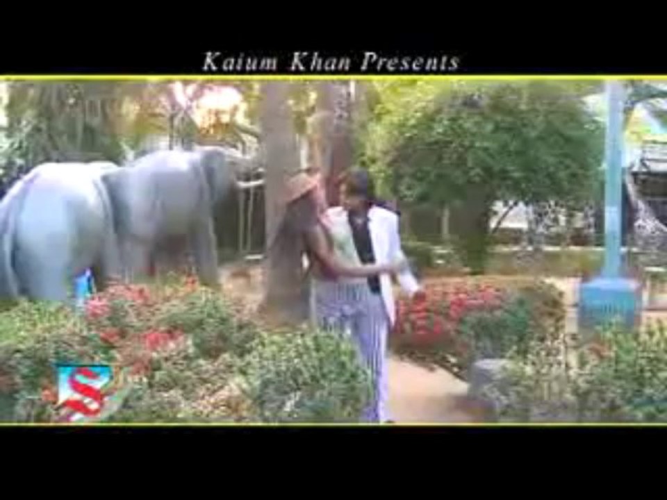 Agun Lagilo Re - Beauty - Album - Ronglia Biyain - Bangla Song