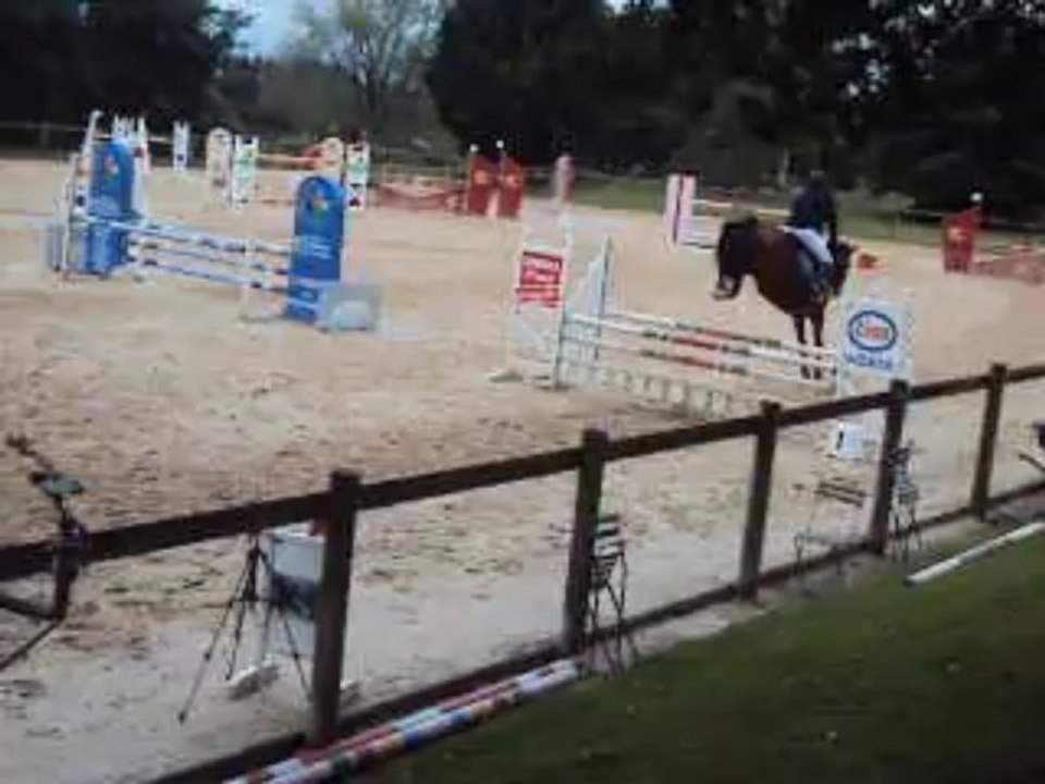 1er parcours 1M jument 5 ans SF bleu blanc rouge / urbain du monnai