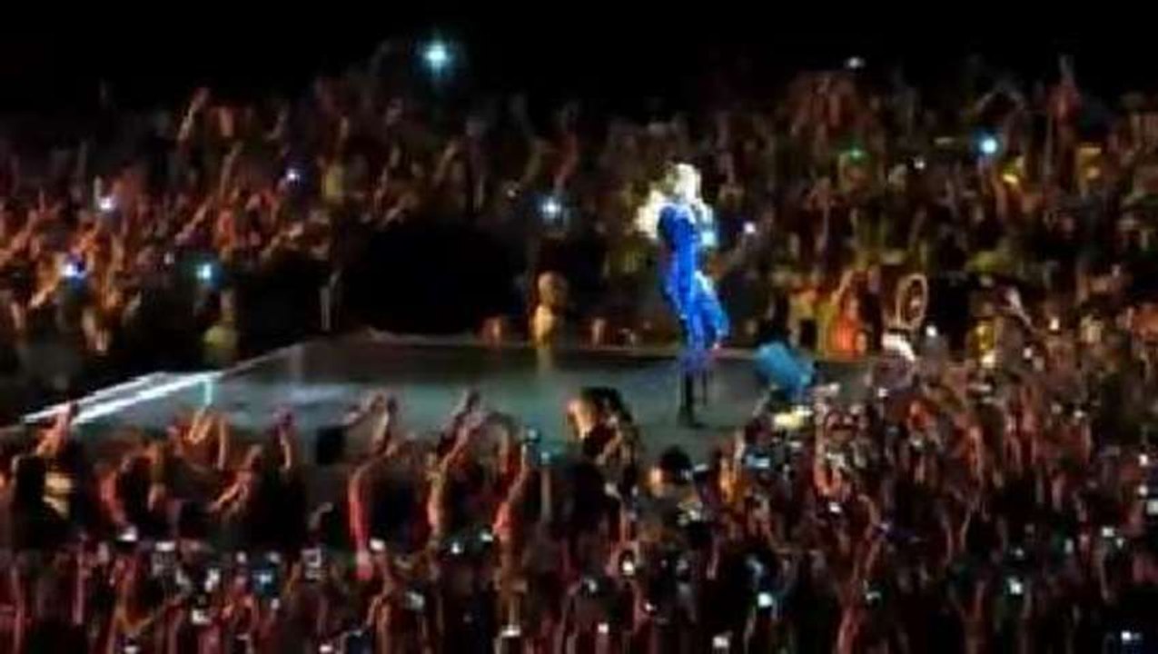 Beyoncé bousculée par un fan en plein concert au Brésil