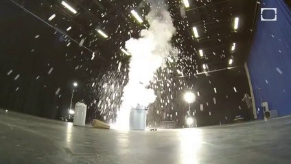 Tải video: Liquid Nitrogen and Ping Pong Balls Explosion!! Great HD SLOW MOTION!!