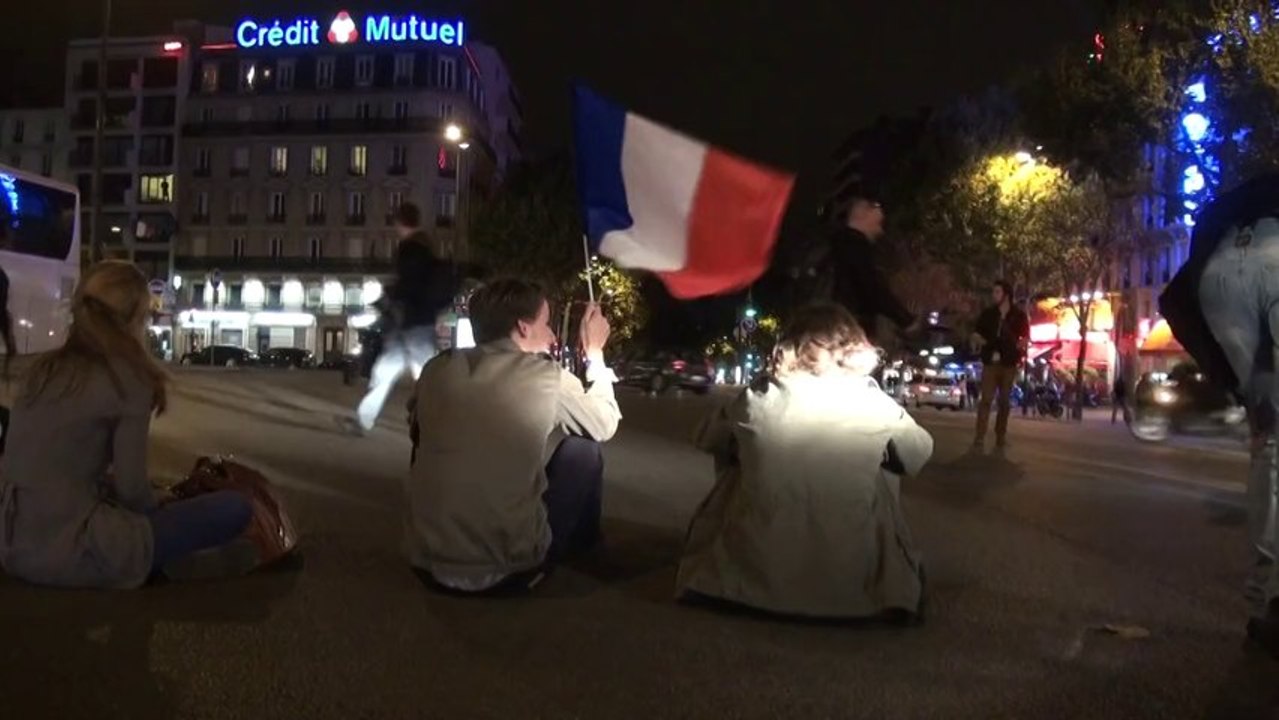 Hollande: cache-cache après son intervention
