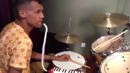 Petite musique d'attente de Stromae avant Alcaline, Le Mag le 26 septembre