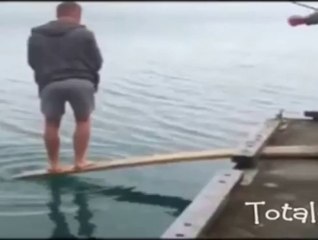 Test raté d'un nouveau plongeoir... Trop Drole!!