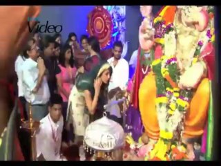 Priyanka with her mother at Andheri Cha Raja