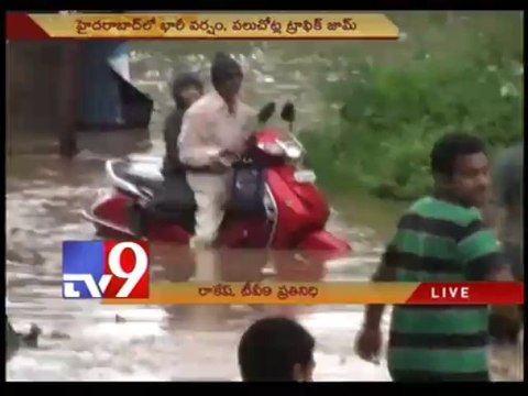 Heavy rain causes traffic jam in Hyderabad