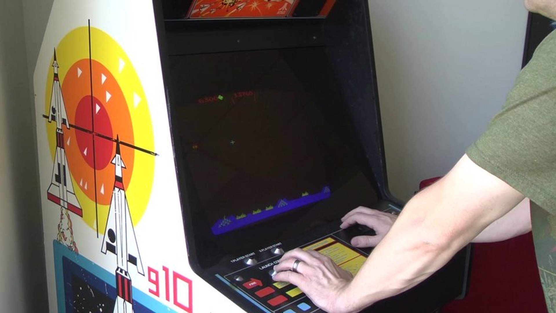 ⁣Classic Game Room - MISSILE COMMAND review for Game Boy