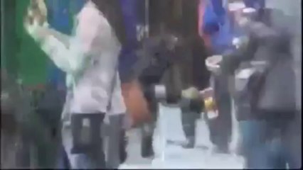 Gündüz Dilenci Akşam Sosyetik Güzel İzleyenleri Şaşkına Çevirdi !