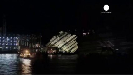 La Costa Concordia è riemersa dalle acque