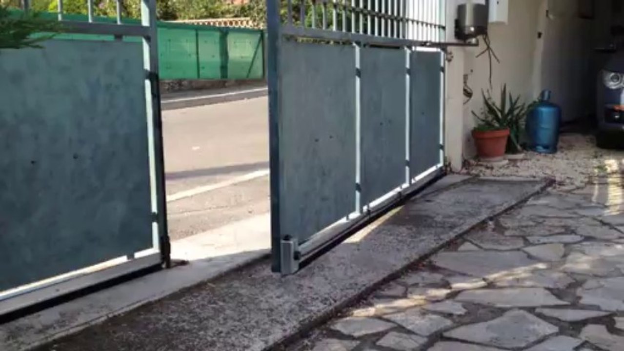 Pose d'un automatisme de portail Somfy AXOVIA MULTI PRO IO