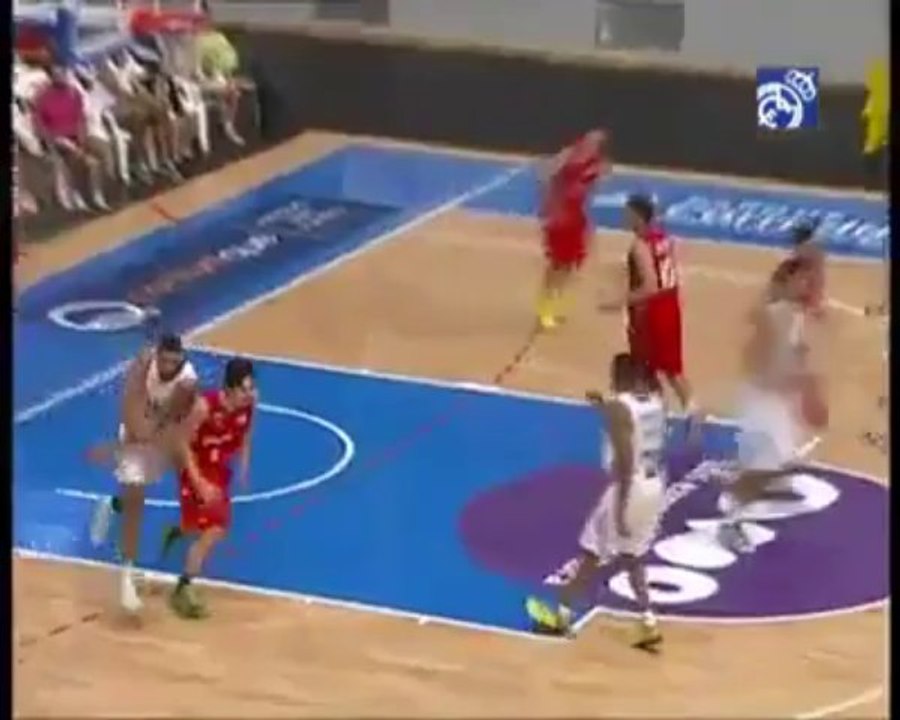 صالح الماجري مع فريق ريال مدريد ضد فالانسيا