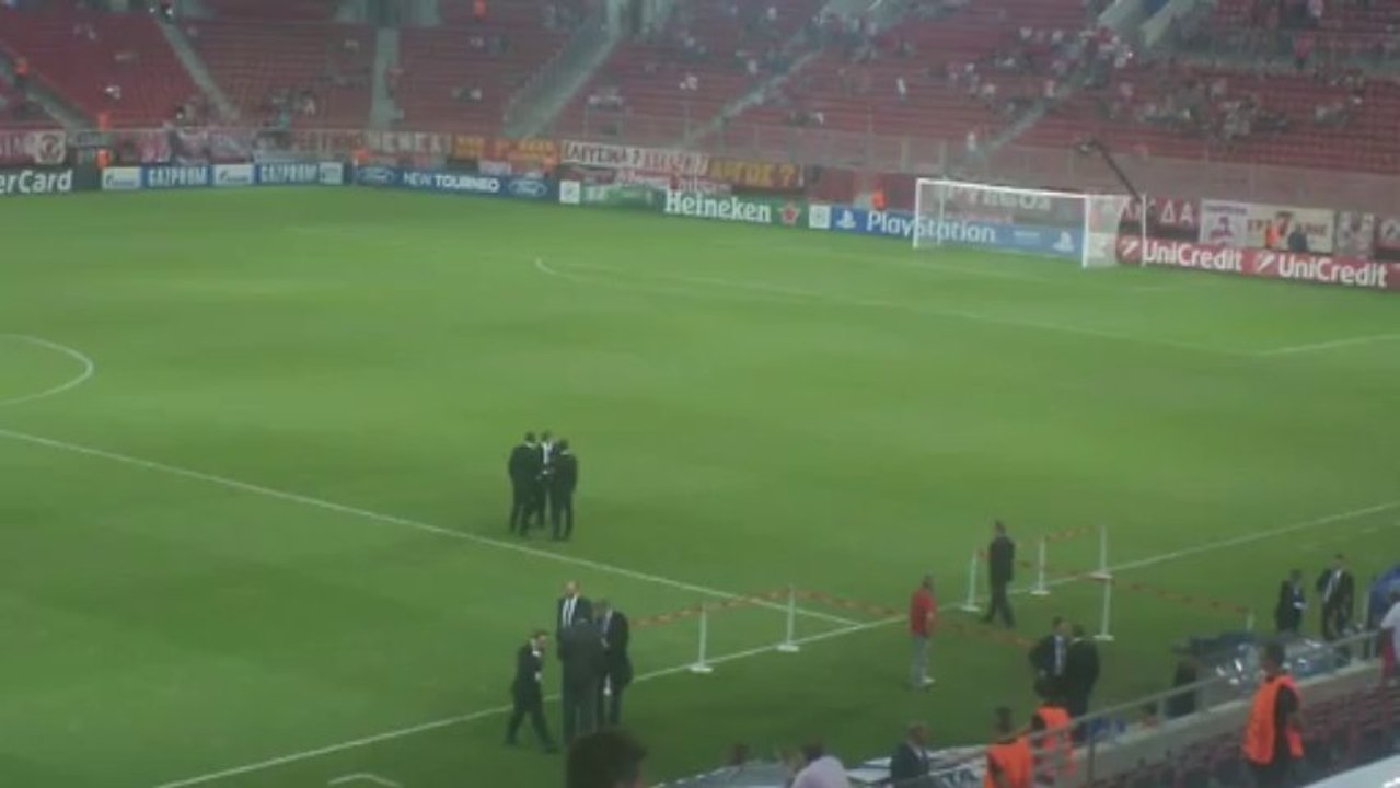 Παίκτες της Παρί βγαίνουν με τα πολιτικά στο χορτάρι για την πρώτη αναγνωριστική βόλτα