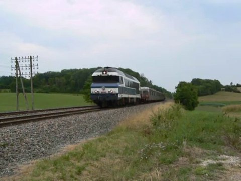 CC 72084 à Vesoul sur un acheminement d'une rame Z6100 de Paris.