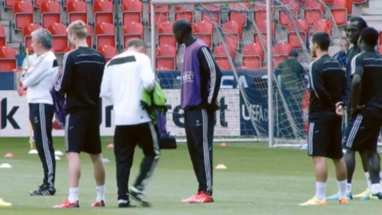 Groupe E - Le Mou attend l'éclosion de ses "oeufs"