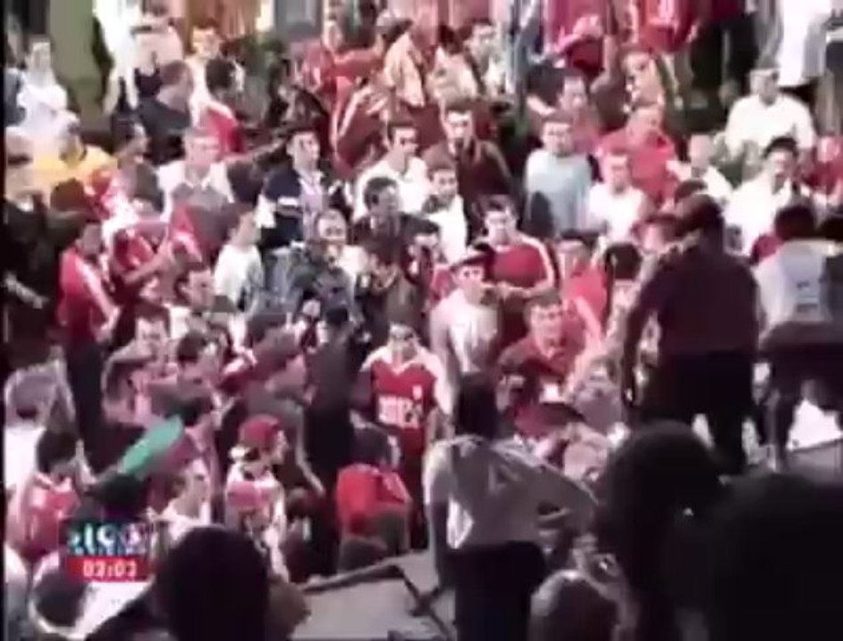 Orantısız güç kullanan polisi linç etiiler