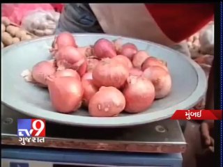 Tv9 Gujarat - Mumbai : Onion prices hit the roof ,rise to Rs 70 per kg