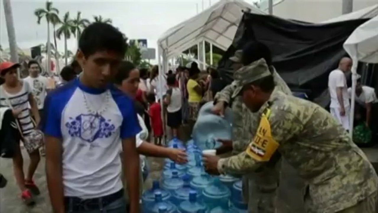 Mexique : des milliers de touristes tentent de quitter Acapulco sous les eaux