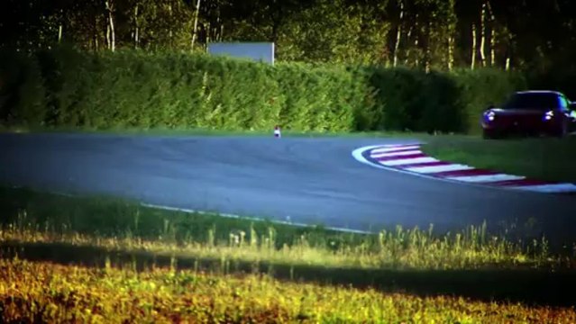 L'Alfa Romeo 4C conduite par Giancarlo Fisichella sur le circuit de Balloco