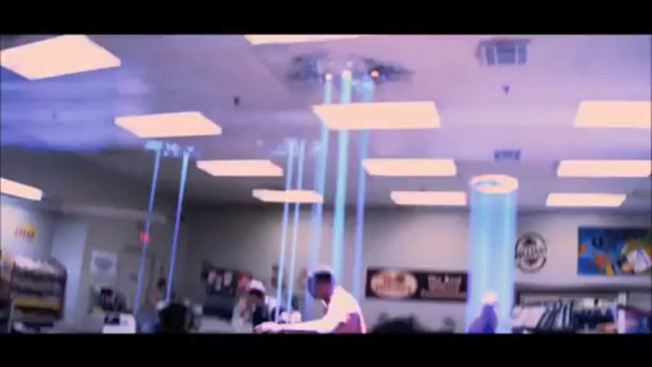 Ссылка на полный фильм http://bit.ly/17lE6co  - Конец света Апокалипсис по-голливудски смотреть онлайн