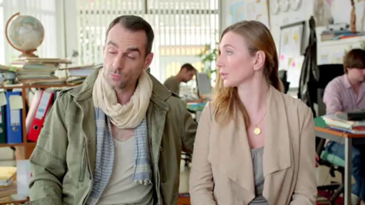 Campagne 2013 Aider Plus Loin - Un couple passe un entretien d’embauche