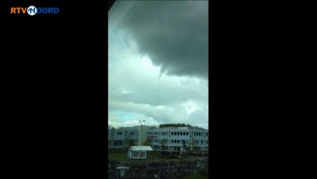 Kleine windhoos boven de stad Groningen - RTV Noord