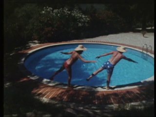 "AUTOUR D'UNE PISCINE"