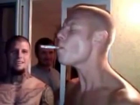 Tek nefeste sigarayı bitiren adam