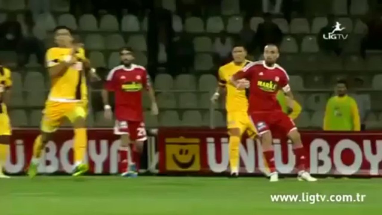 Knaller aus 35 metern und trotzdem unhaltbar