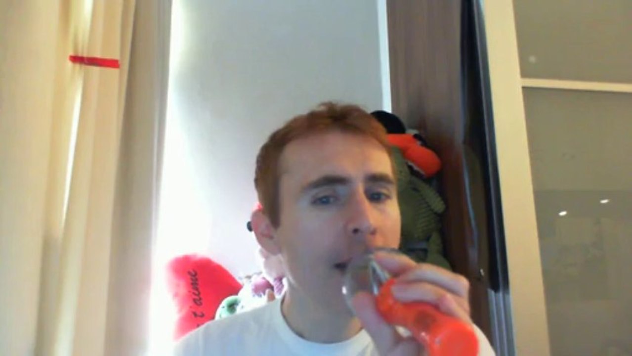 Wiwi égratigne "signes" de Nadiya