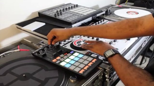 First Time playing Around With The Native Instruments Traktor Kontrol F1 Test