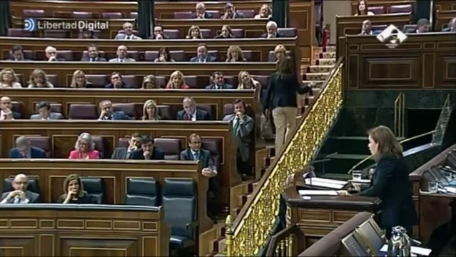 Soraya reta a Rubalcaba a presentar una moción de censura