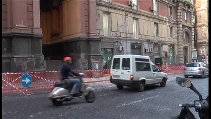 Napoli - Caduta calcinacci via Pessina -1- (18.09.13)