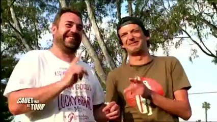 Un match de football américain contre des bombes à Los Angeles ! - Cauet Fait Le Tour