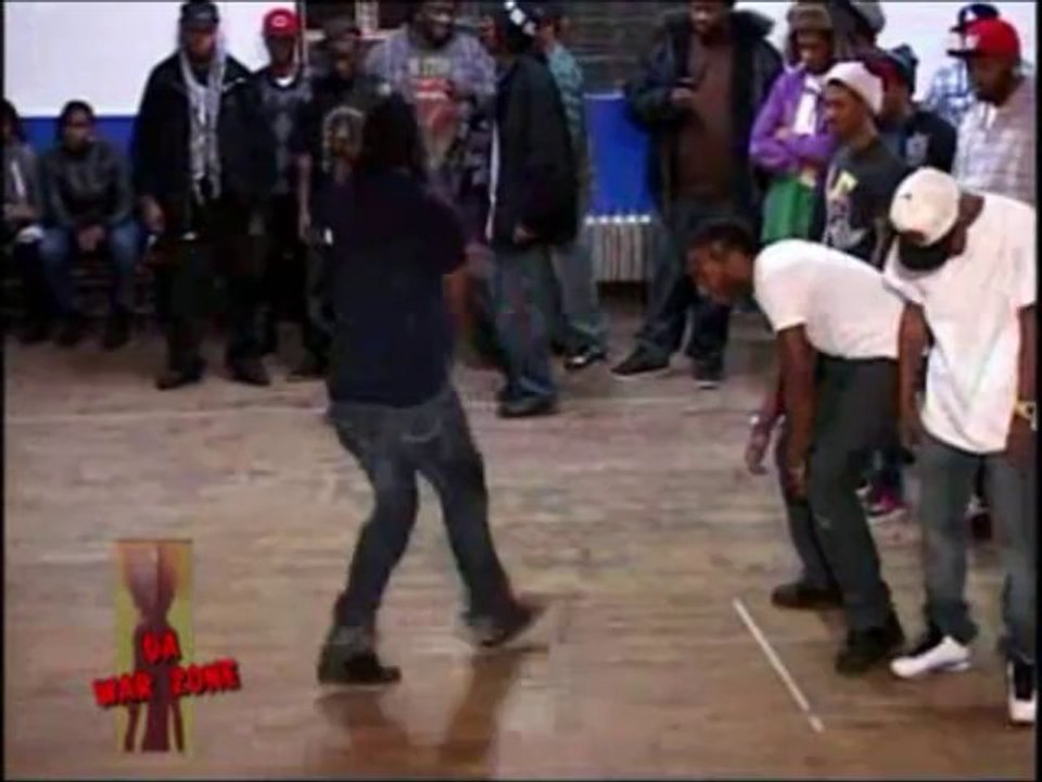 Addison Groove - Footcrab vs Da War Zone