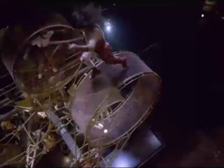 Le Cirque du Soleil : Le voyage imaginaire - Extrait "Rolling Cylinders"
