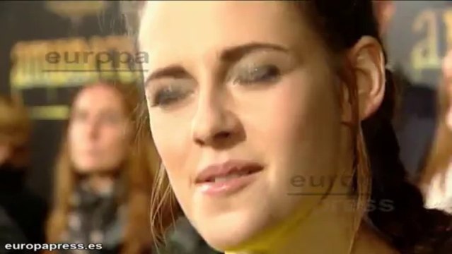 Robert Pattinson lanza un mensaje a Kristen Stewart