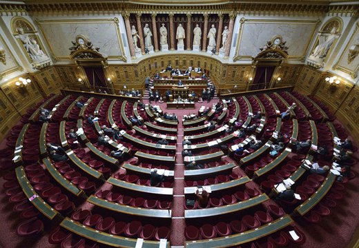Cumul des mandats : le Sénat peut-il bloquer la loi ?