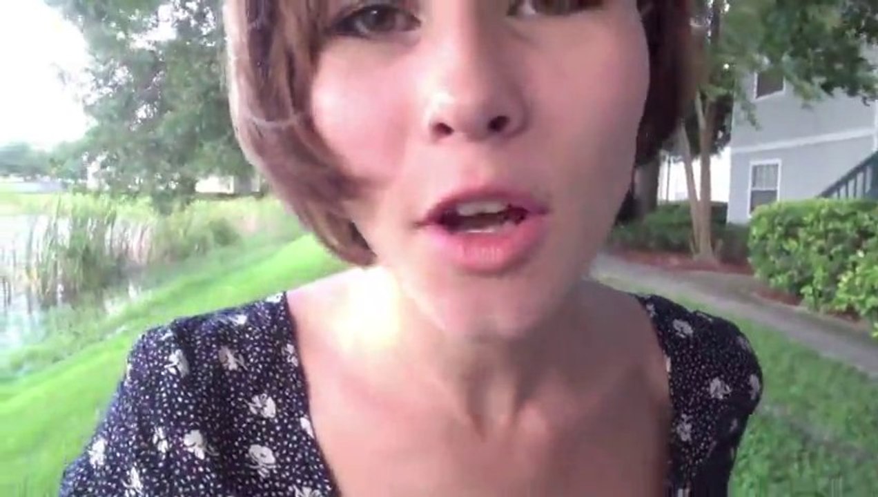 Cute girl dancing with a dress.... oh no it's a PANT : Dancing Pantz! Funny