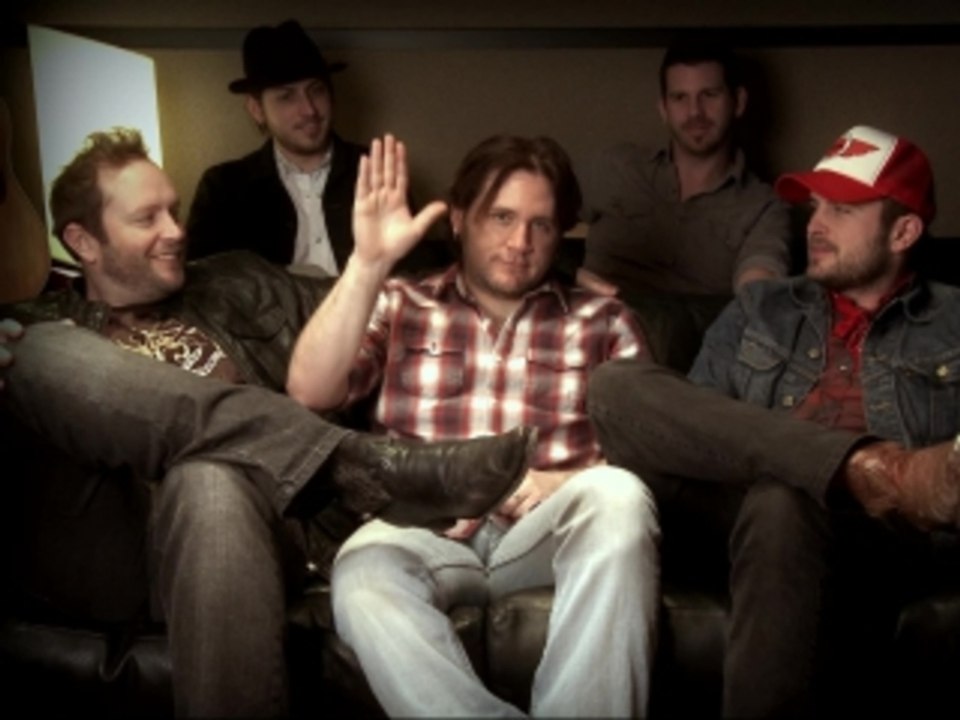 The Dirt Drifters - Performs Acoustic Version of "There She Goes"