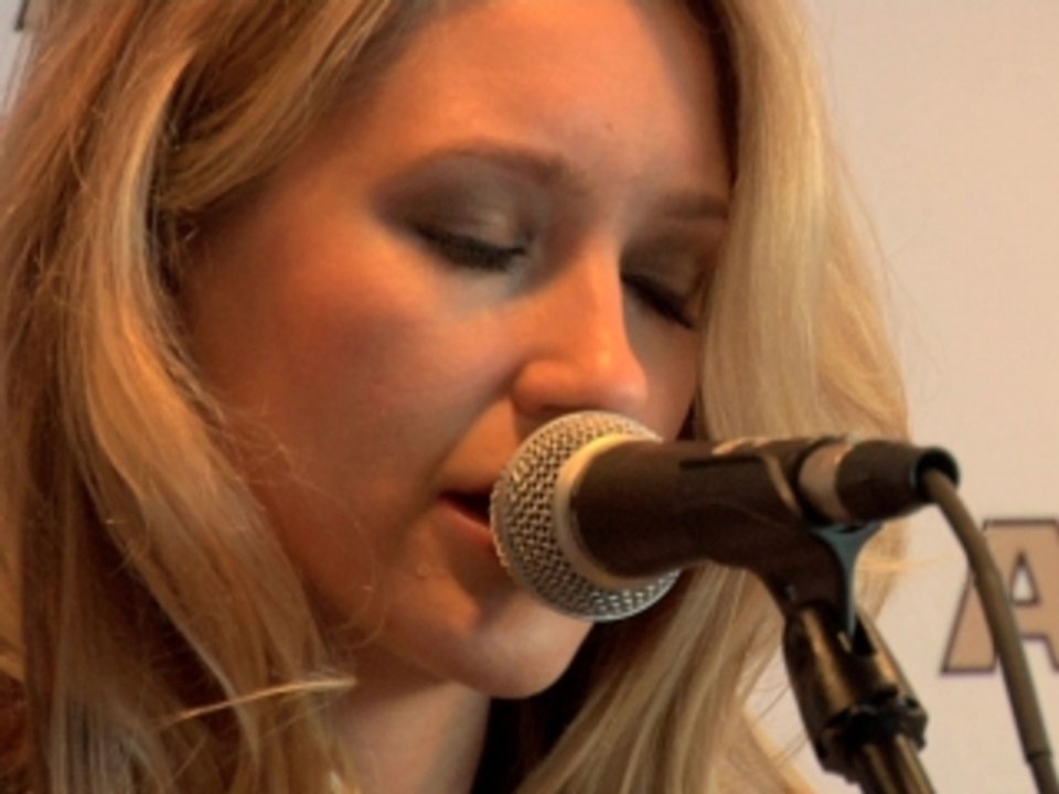 Jonathan Singleton & Whitney Duncan - Haven't Been The Same (Live)